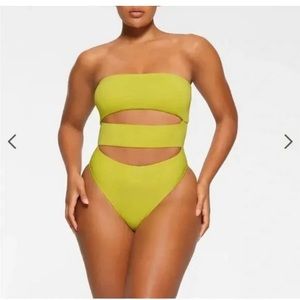 SKIMS SWIM CUT OUT MONOKINI 4X